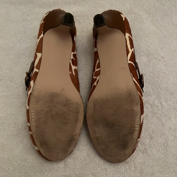 Faux giraffe Mary Jane pumps. Excellent condition. Size 7.5 - Picture 7 of 8